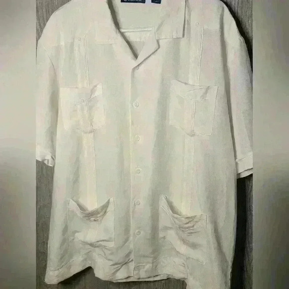 Men's Cream Cubavera Guayabera. - Picture 3 of 5